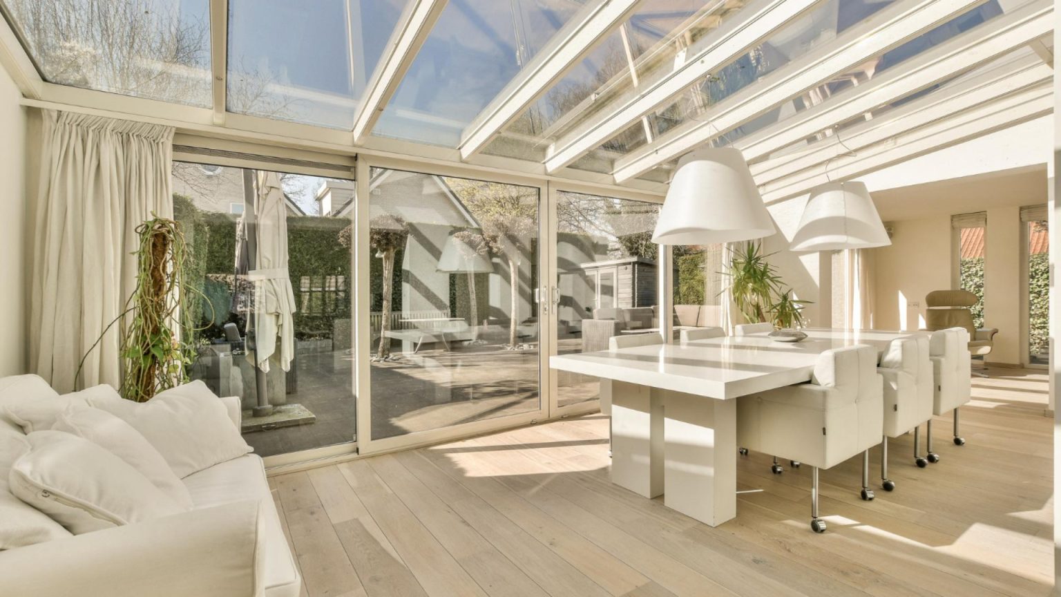 Plus de lumière chez vous grâce à une véranda dans votre maison à Avallon